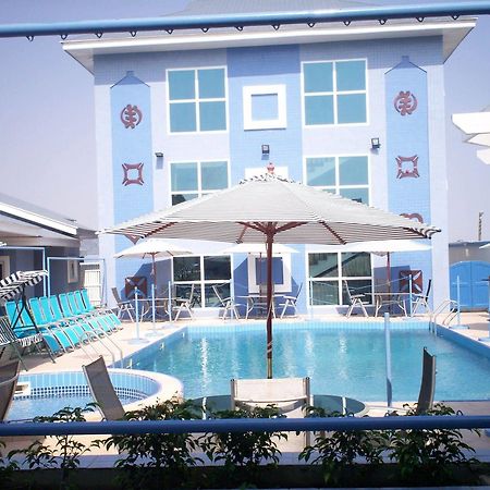 De Holiday Beach Hotel Kokrobite Экстерьер фото