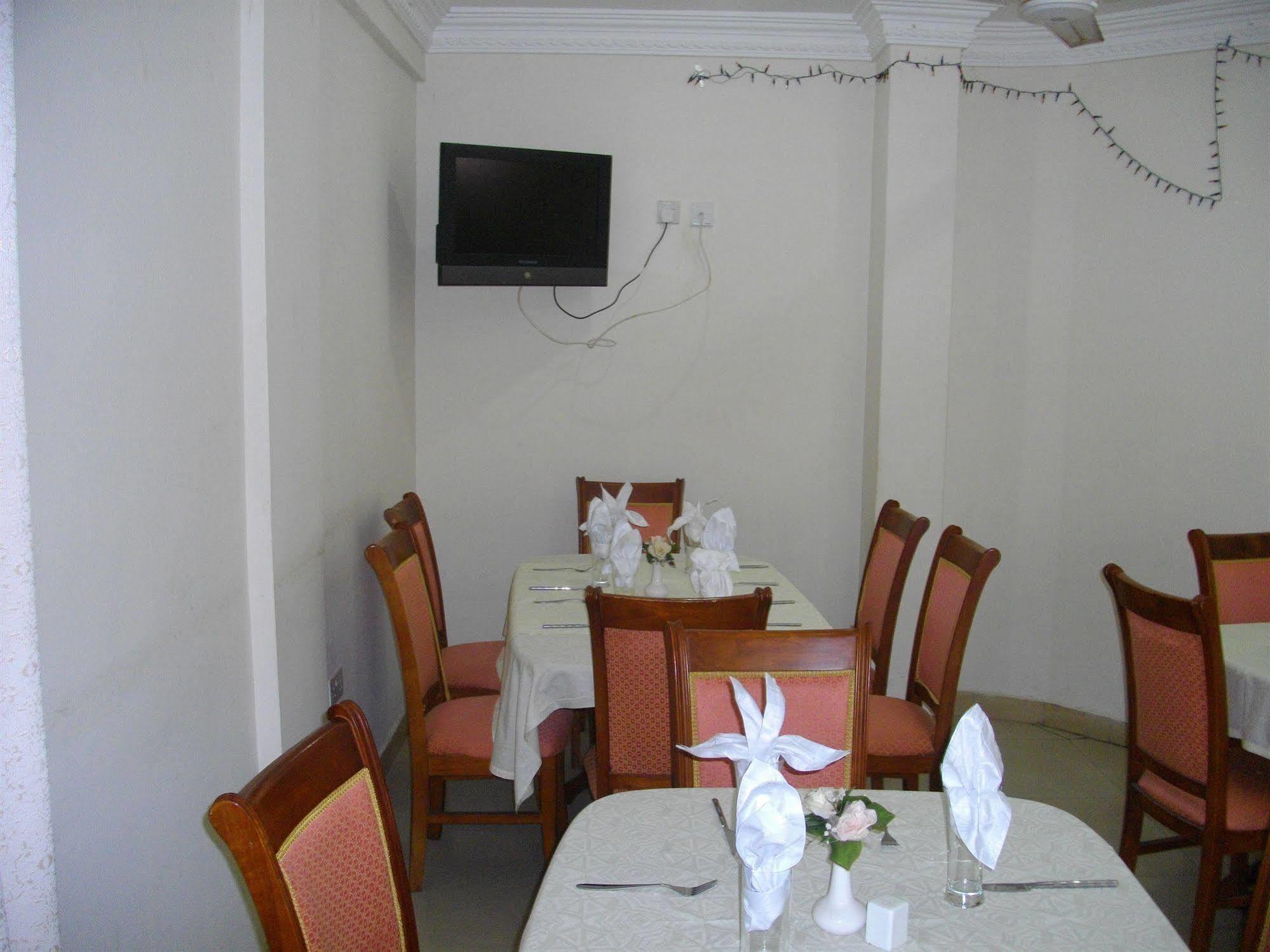 De Holiday Beach Hotel Kokrobite Экстерьер фото
