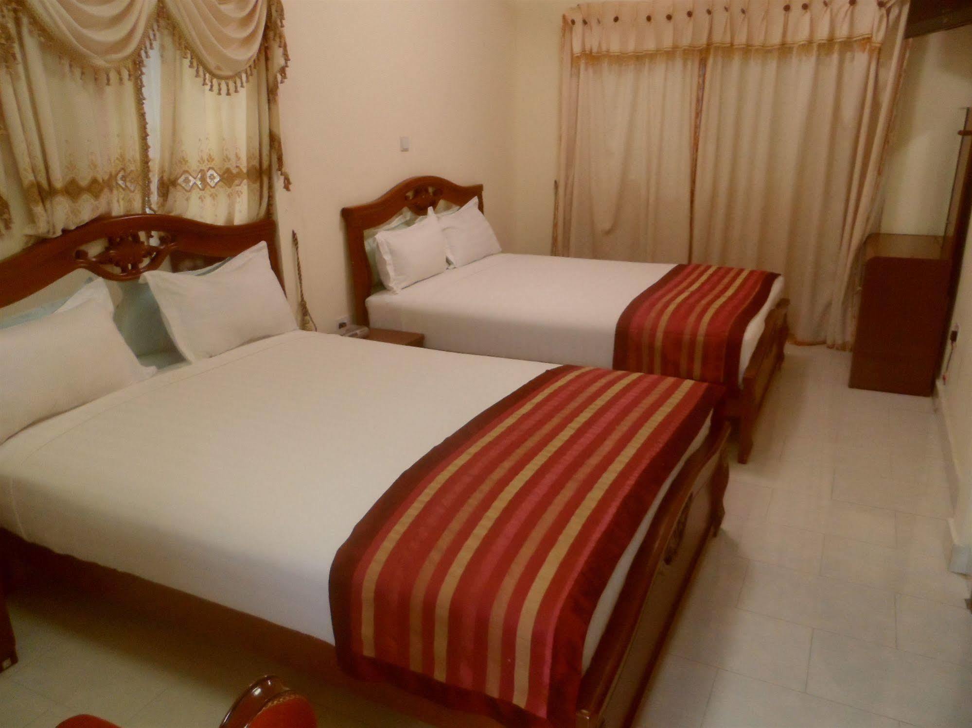 De Holiday Beach Hotel Kokrobite Экстерьер фото