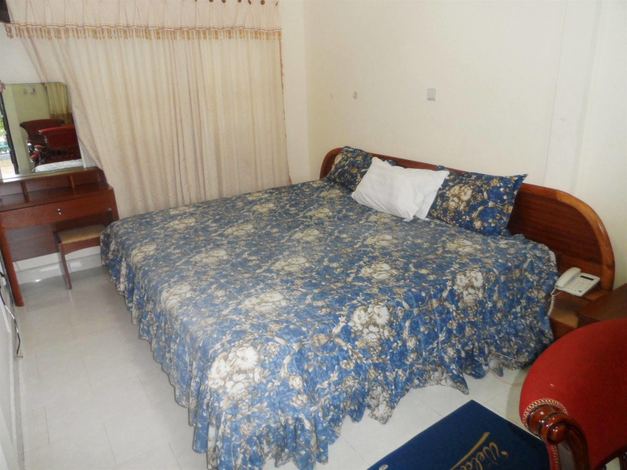 De Holiday Beach Hotel Kokrobite Экстерьер фото