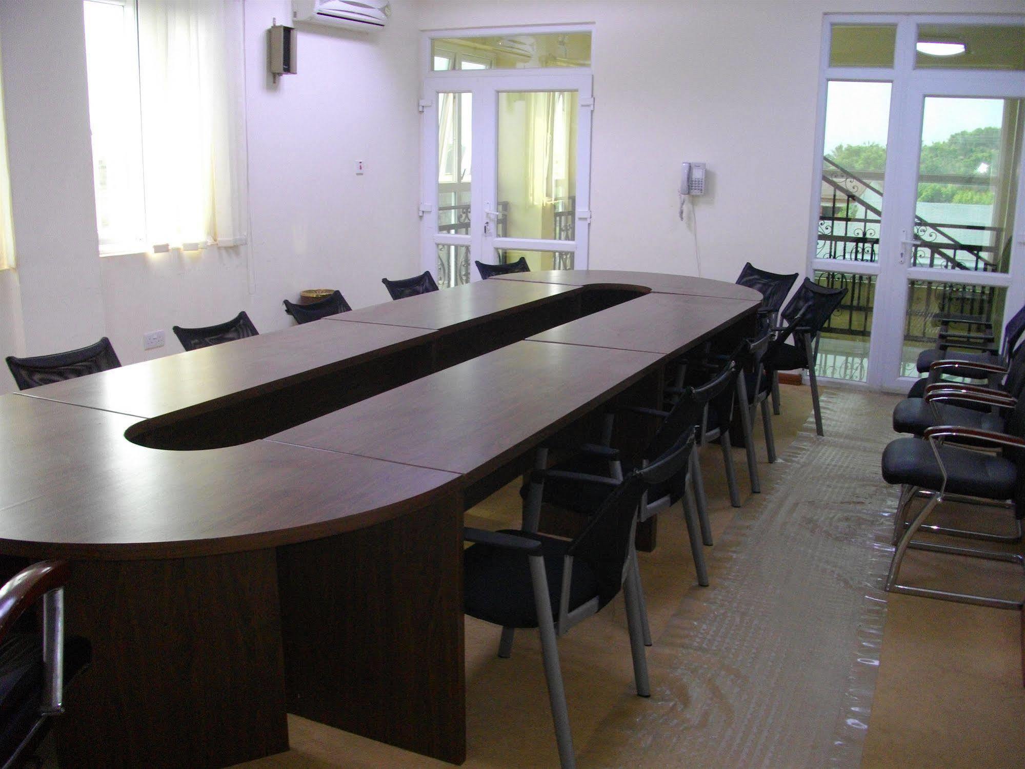 De Holiday Beach Hotel Kokrobite Экстерьер фото
